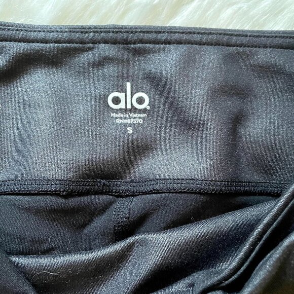 Alo high waisted Yoga black leggings with details on the back size XS - Picture 3 of 5